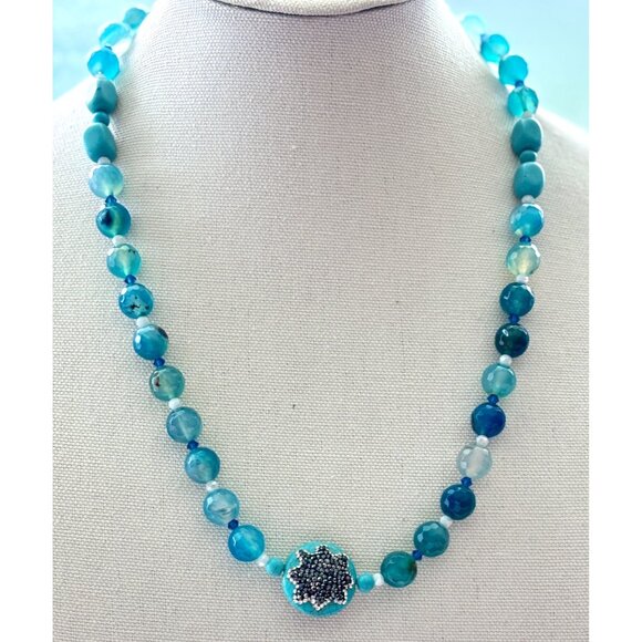 Faceted Blue Agate Beaded Necklace With Rhinestone Clasp & Centerpiece - Picture 1 of 7